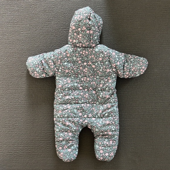 Baby Snowsuits Buntings set of 2 size 0-3/Newborn girls Nordstrom and H&M - Picture 6 of 8